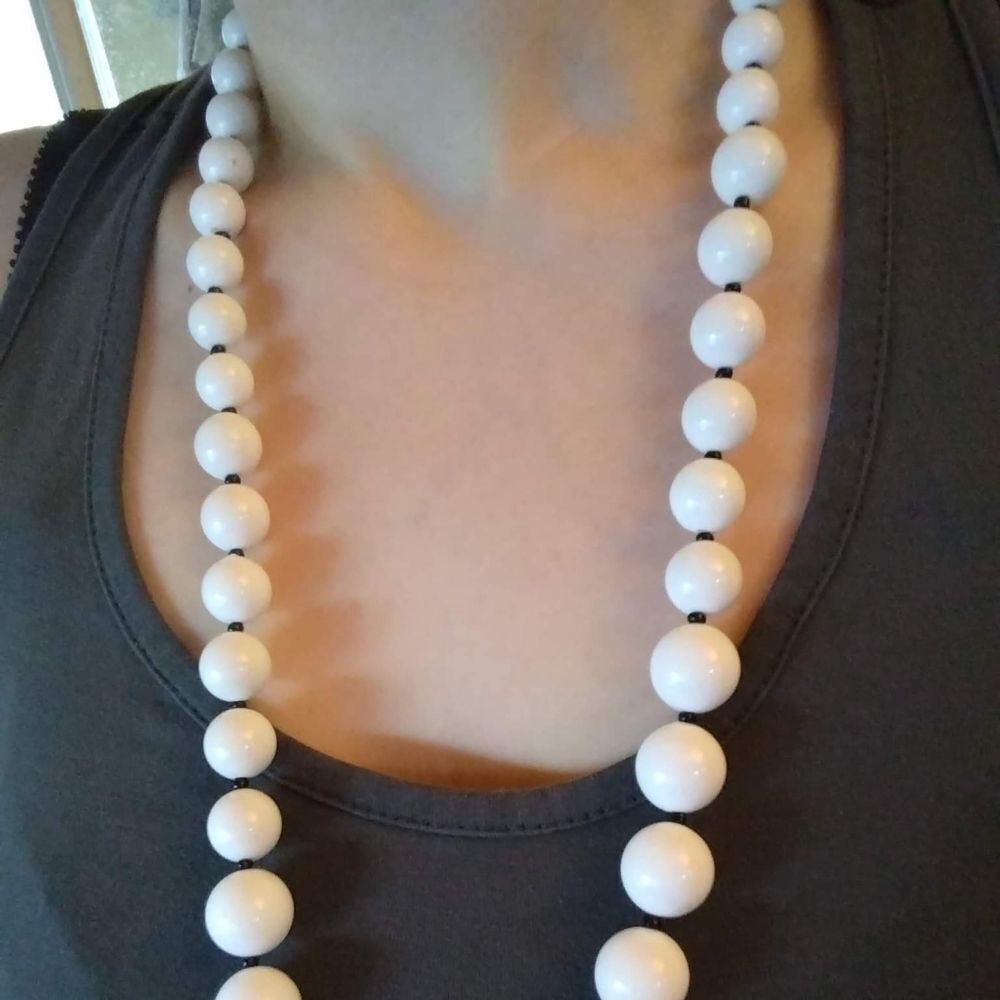 Mod 60s retro grandma beaded white‎ round necklace - Picture 2 of 2